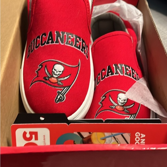 Tampa Bay buccaneers slip ons that were too small! Brand new - Picture 2 of 4